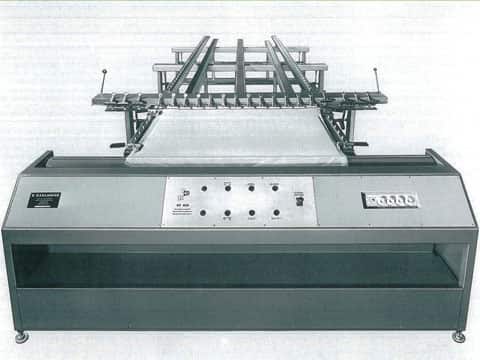 Large-format stretching machine H-28 from 1974 Large-format stretching machine H-28 from 1974
