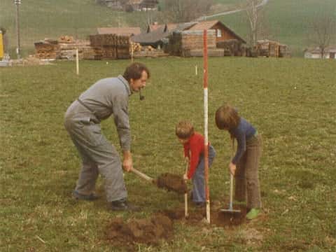 Groundbreaking in Ringgenmatt with the Grünig family Groundbreaking in Ringgenmatt with the Grünig family