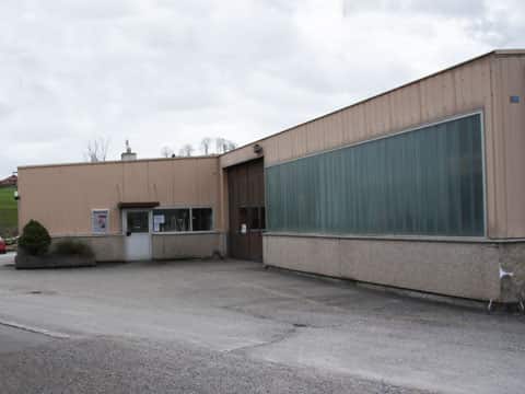 Showroom after the purchase of the neighboring property in 1994 Showroom after the purchase of the neighboring property in 1994