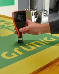 Coating process with controlled EOM thickness for textile screens Coating process with controlled EOM thickness for textile screens