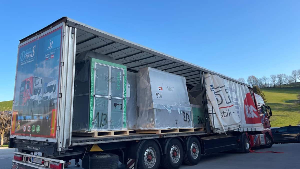A container full of green! 🚛💚 A container full of green! 🚛💚
