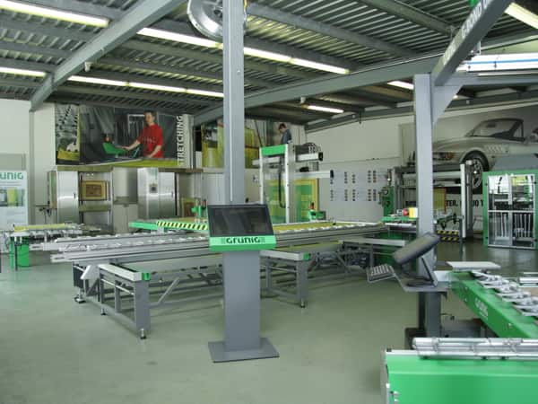 Showroom demonstration of screen printing automation systems Showroom demonstration of screen printing automation systems