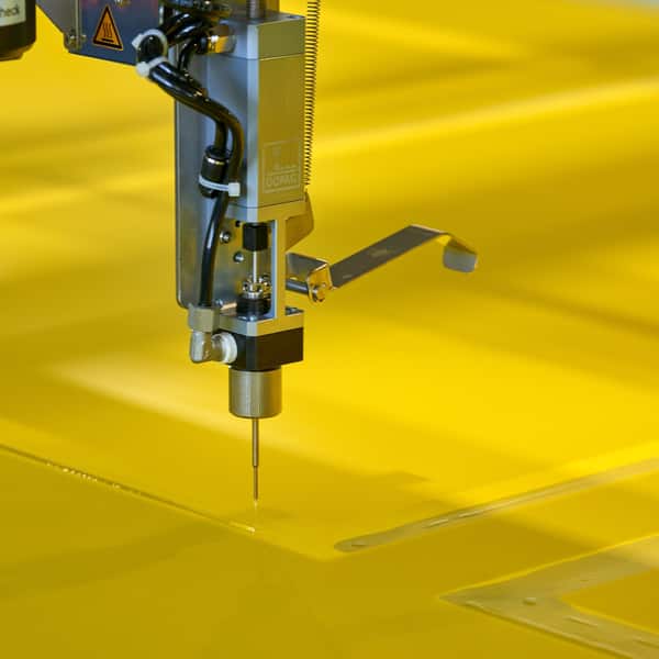 Automated stretching and bonding station for screen frames Automated stretching and bonding station for screen frames